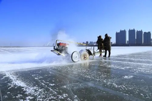 哈爾濱冬(dong)季采冰 采冰工具(jù)