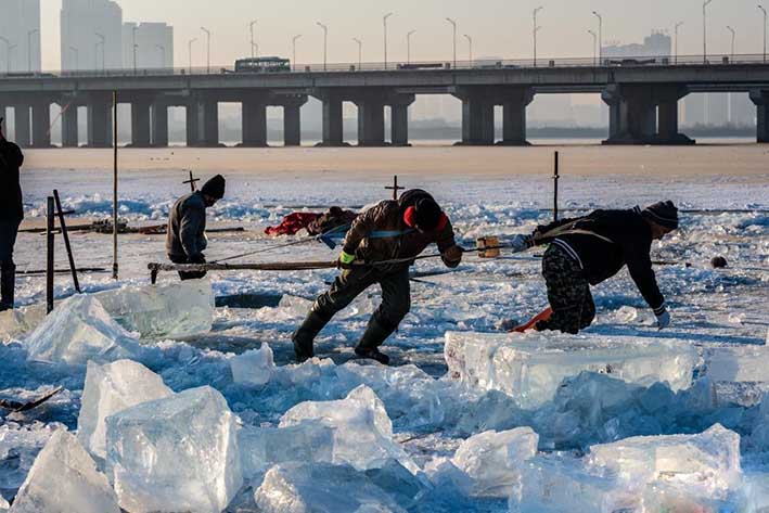 哈爾濱(bin)冬季采冰 采冰(bīng)工具